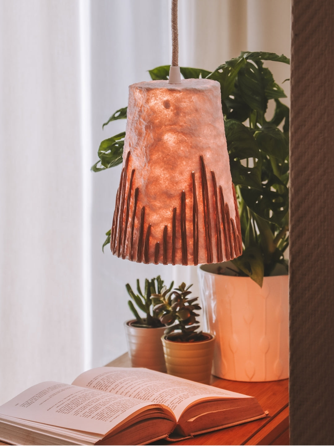 Suspension en Papier Mâché – Motif Brodé Kraft