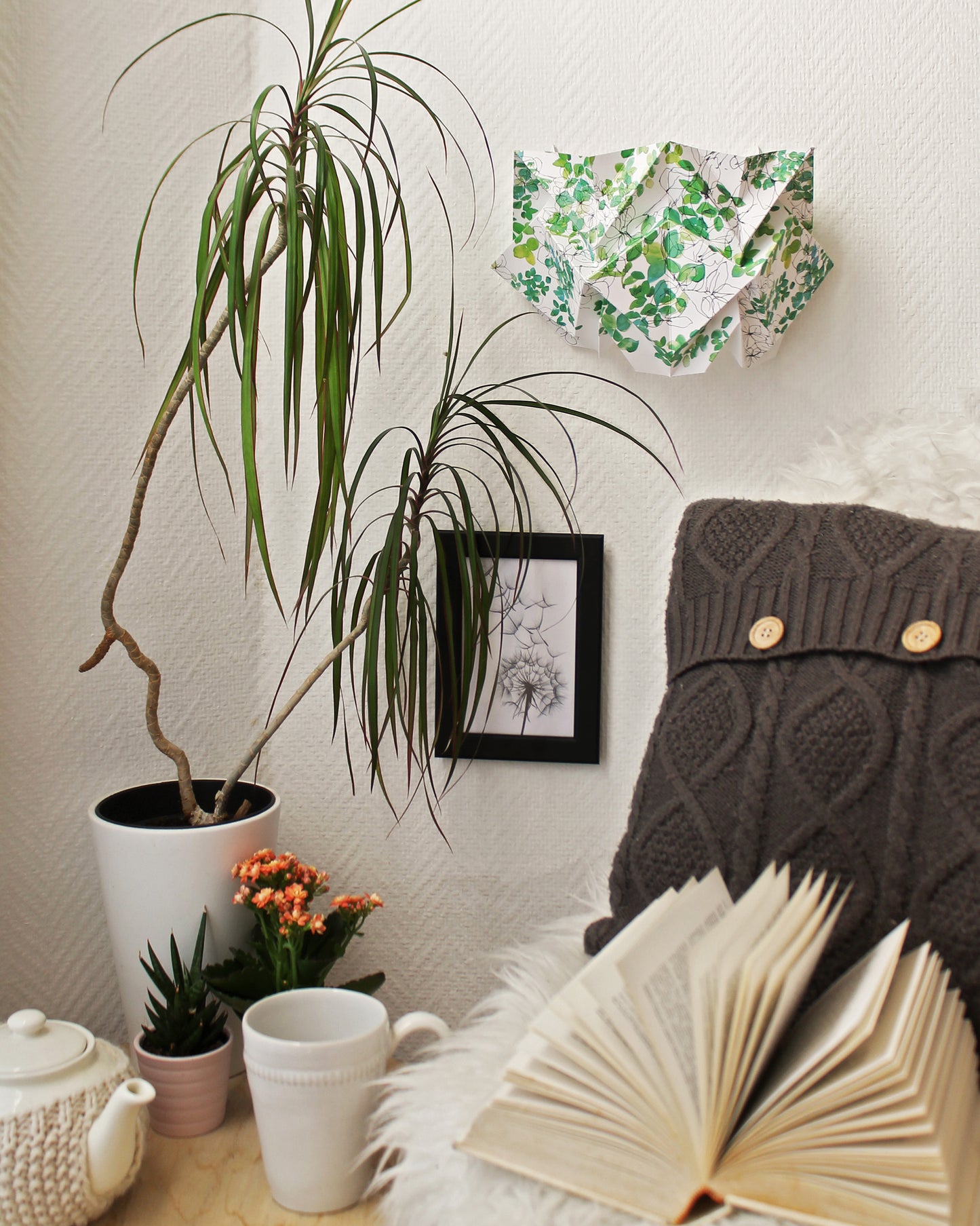 Origami Wall Sconce in Paper - Spring