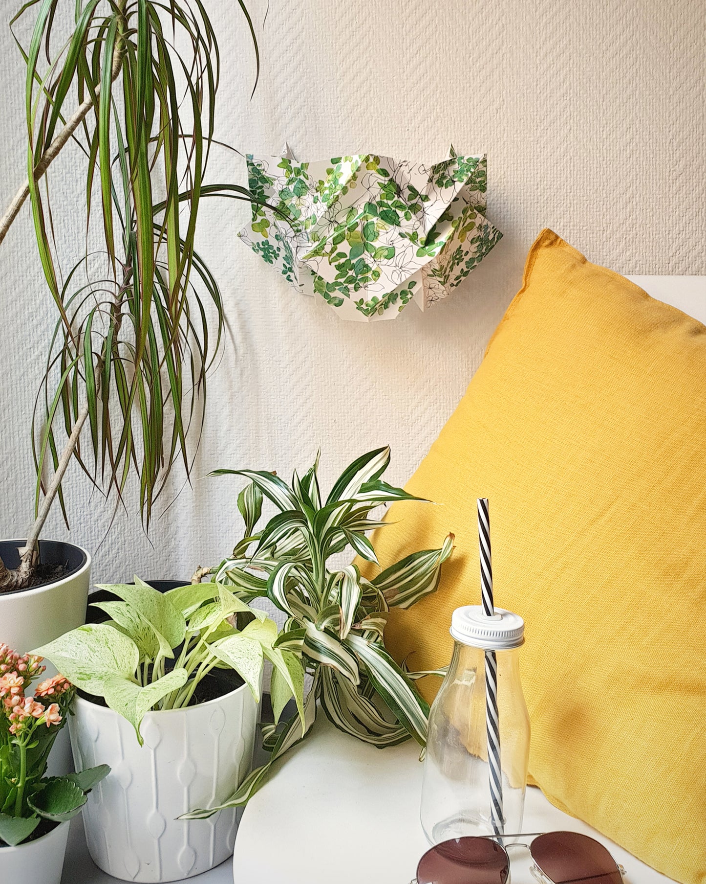 Origami Wall Sconce in Paper - Spring