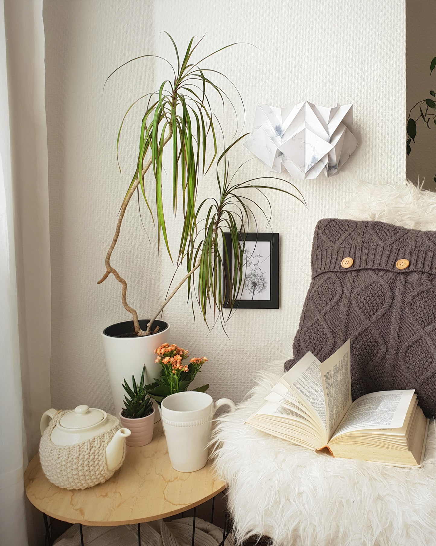 Origami Wall Sconce in Paper - Winter