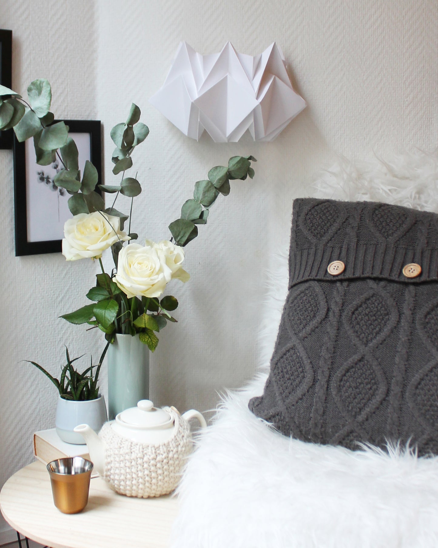 white origami sconce reading nook decoration Tedzukuri Atelier