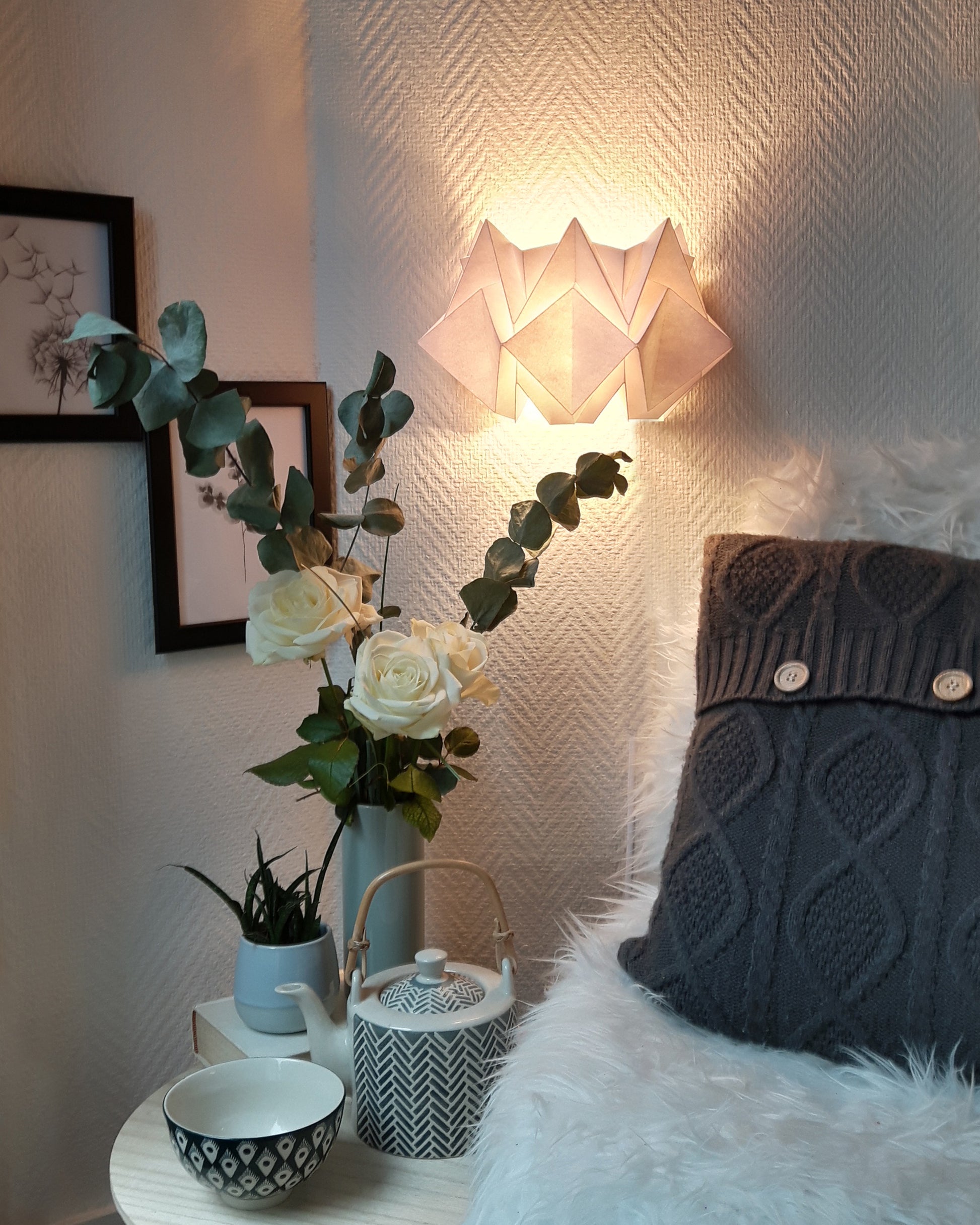 white origami sconce sitting room decoration Tedzukuri Atelier