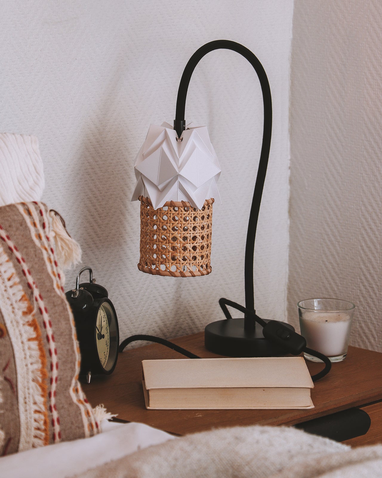 Table Lamp KIKYO with flexible cable and small lampshade ORI in paper and rattan