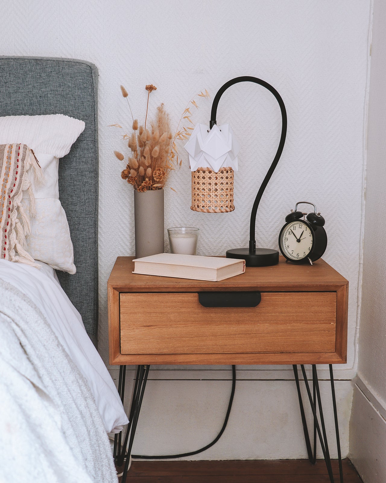 Table Lamp KIKYO with flexible cable and small lampshade ORI in paper and rattan