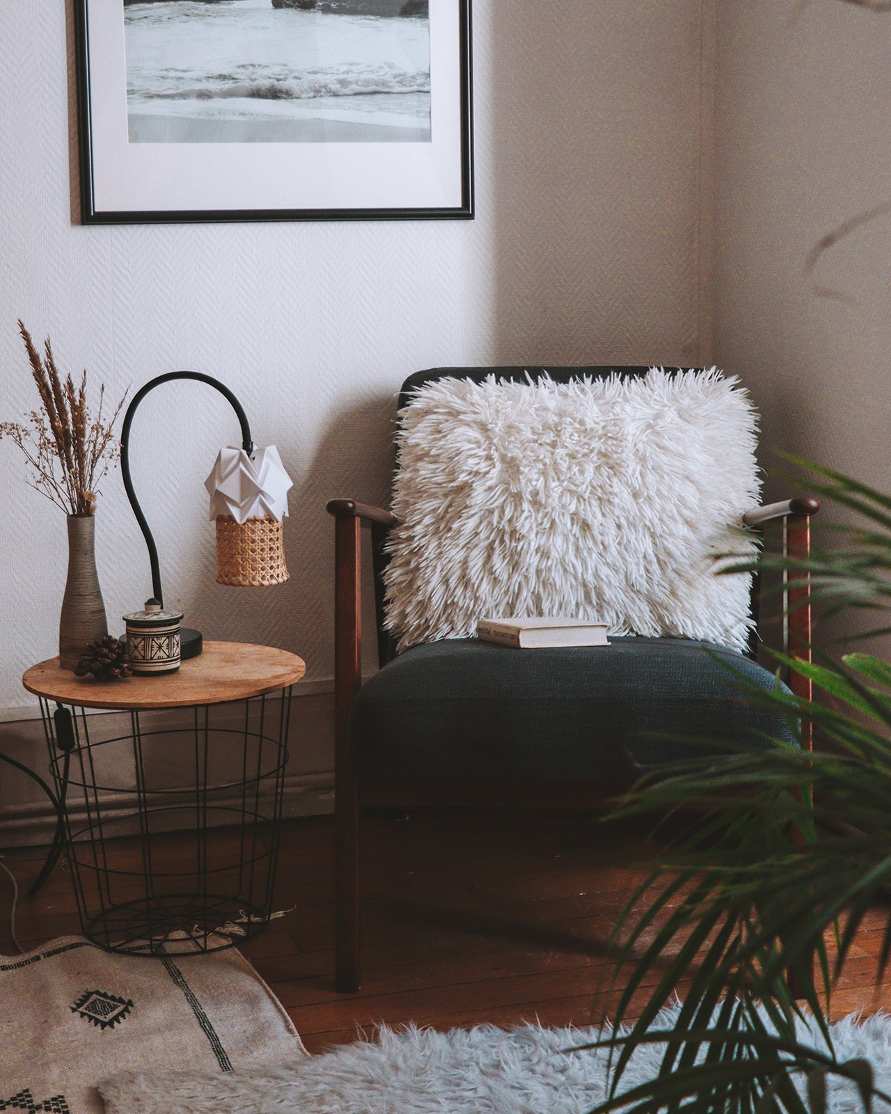 Table Lamp KIKYO with flexible cable and small lampshade ORI in paper and rattan