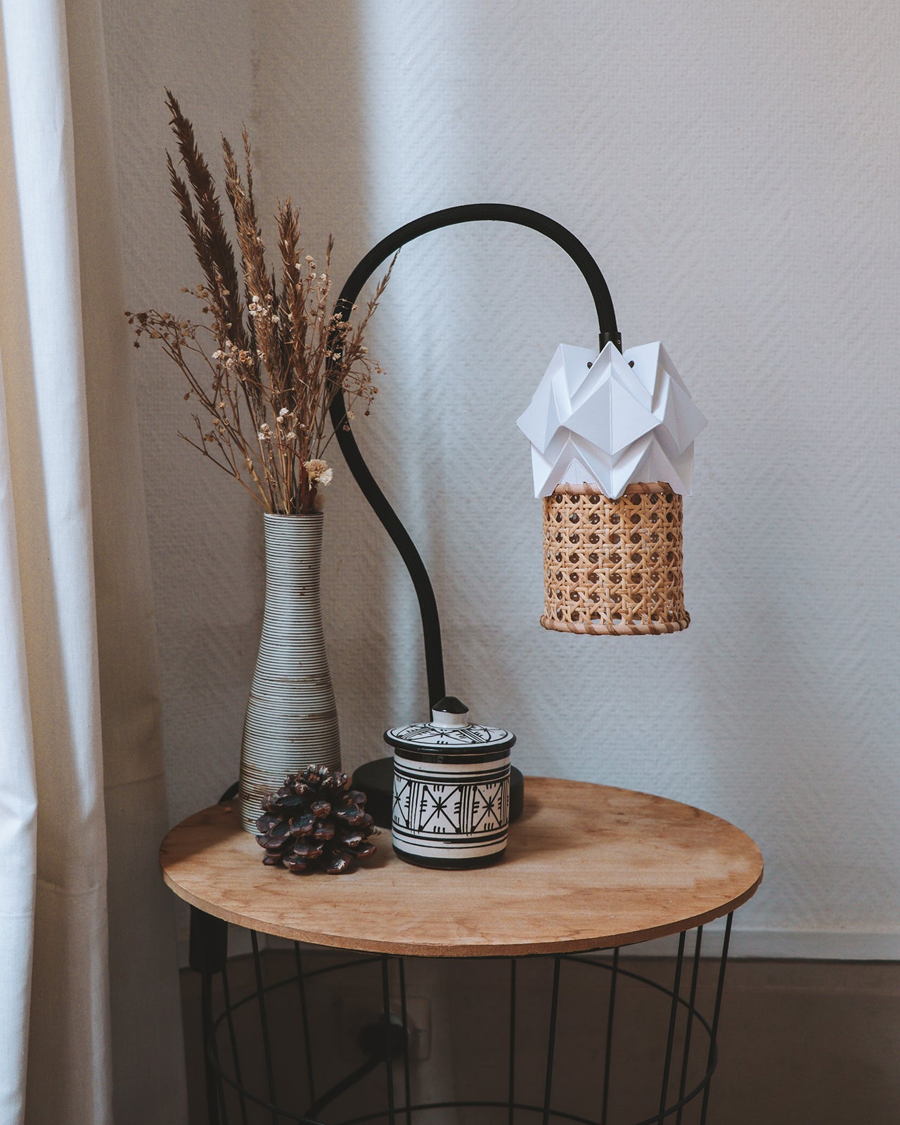 Table Lamp KIKYO with flexible cable and small lampshade ORI in paper and rattan
