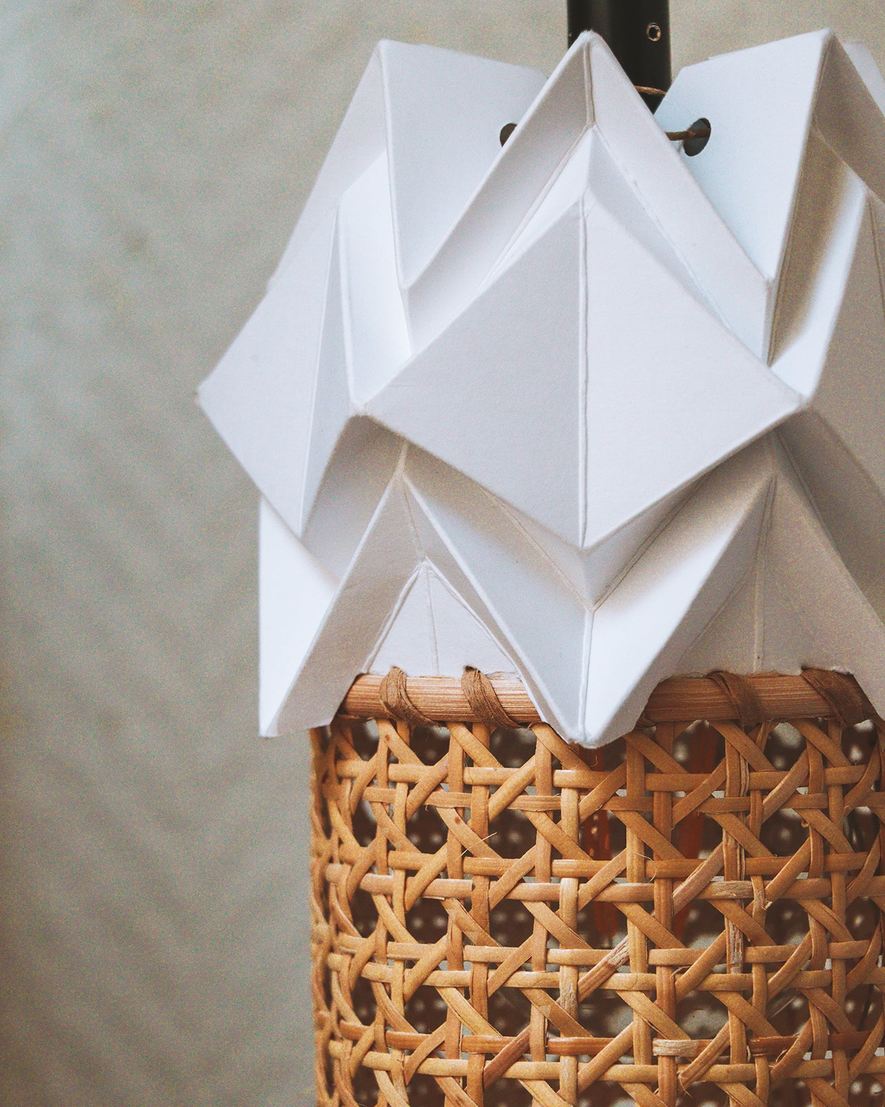 Table Lamp KIKYO with flexible cable and small lampshade ORI in paper and rattan