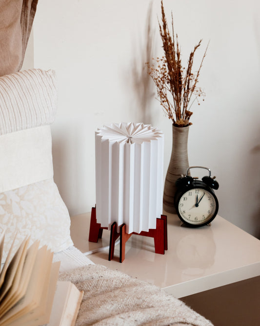 Lampe de table moderne en papier et bois pour intérieurs chaleureux