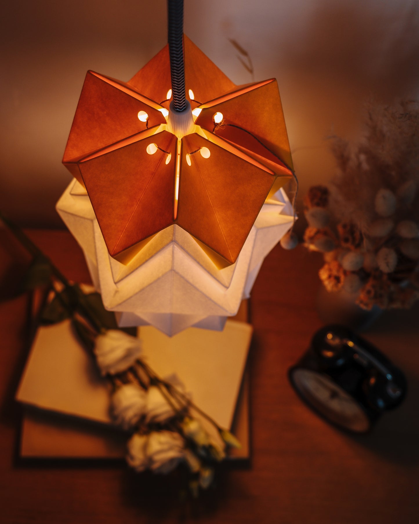 Applique murale en bois et petite suspension Origami Bicolore en Papier