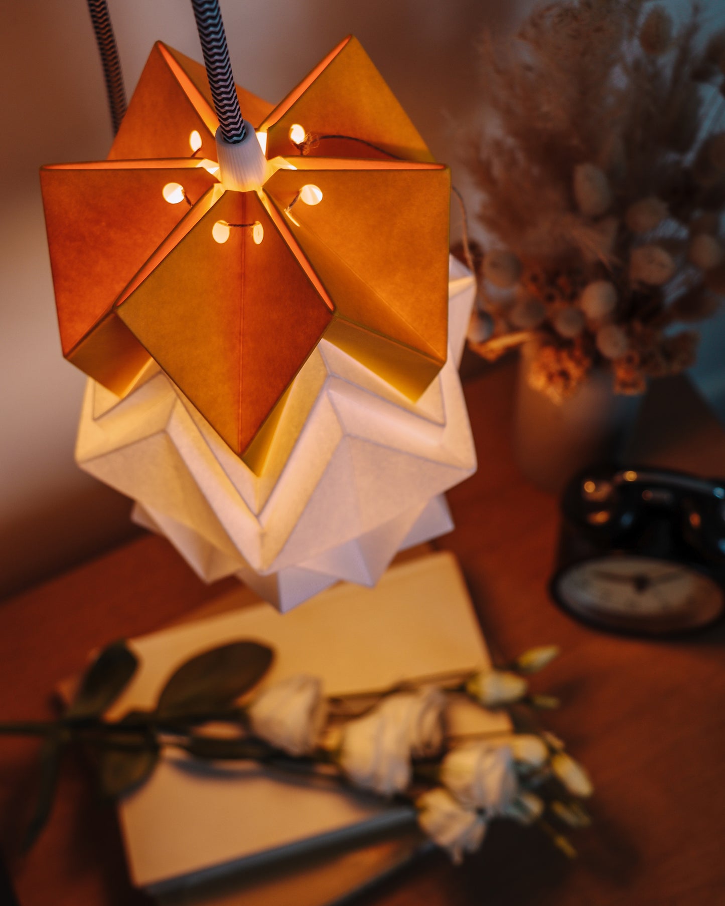 Applique murale en bois et petite suspension Origami Bicolore en Papier
