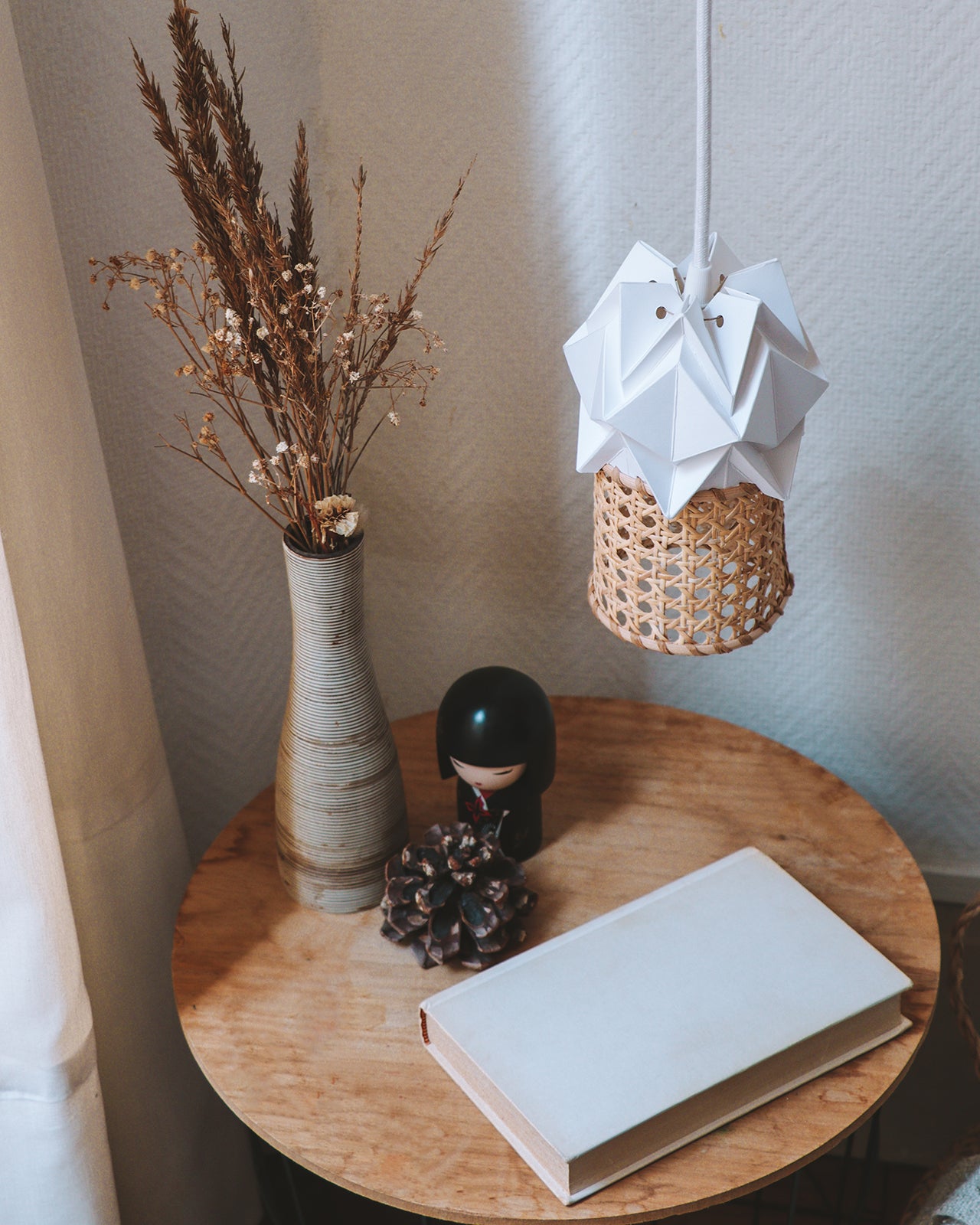 Small ORI pendant light in origami and canework in rattan