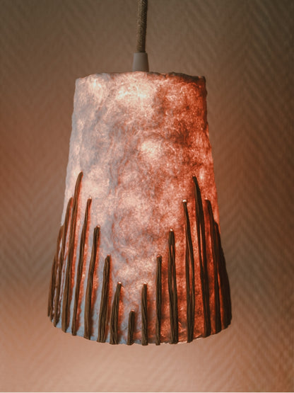 Suspension en Papier Mâché – Motif Brodé Kraft