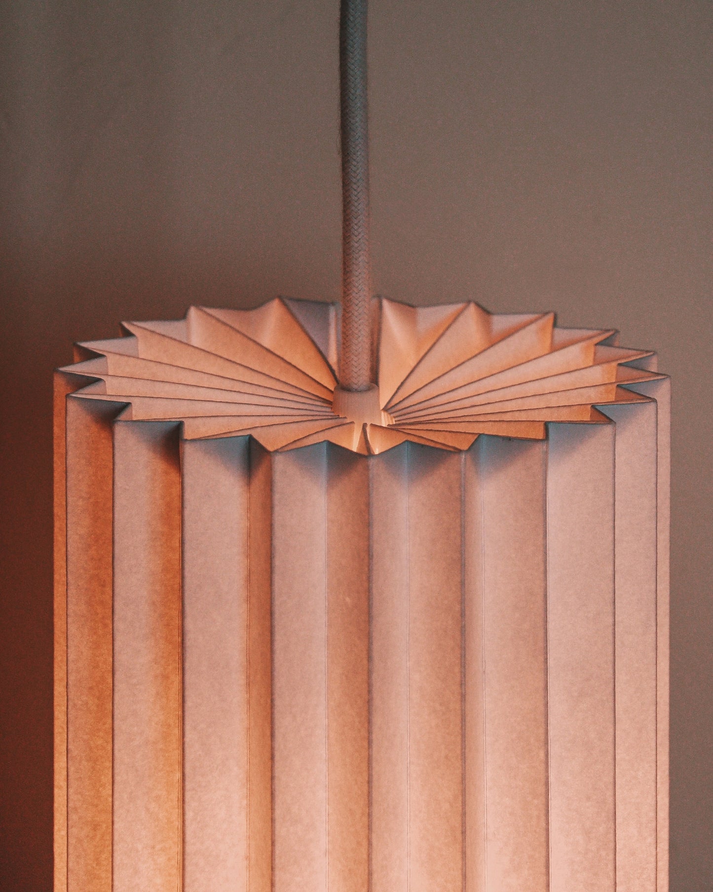 Suspension moderne en papier