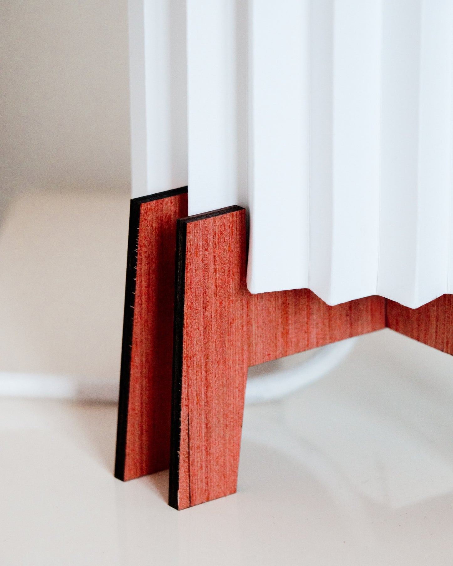 Lampe de table moderne en papier et bois pour intérieurs chaleureux